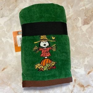 Peanuts: fall theme bathroom hand towels